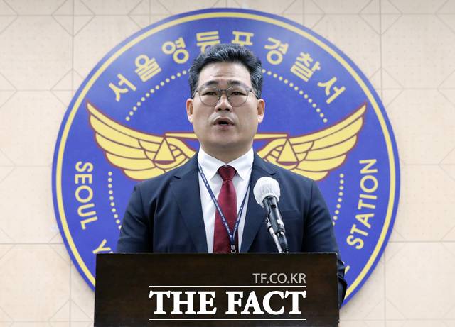 검찰이 윤석열 정부 당시 세관 공무원 마약밀수 연루와 경찰 수사 외압 의혹을 규명할 합동수사팀을 구성했다. 사진은 이 의혹을 폭로한 백해룡 경정./뉴시스