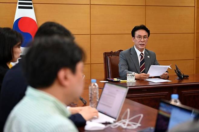 김민석 국무총리 후보자가 10일 오전 서울 종로구 통의동 금융감독연수원에 마련된 인사청문회 준비단 사무실에서 출입기자들과 간담회를 하고 있다. (공동취재)ⓒ뉴시스