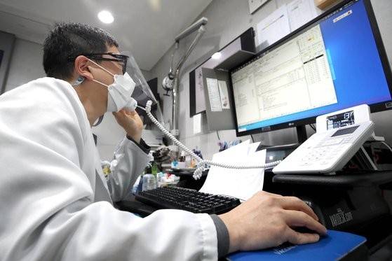 비대면 진료를 하고 있는 모습. 뉴시스