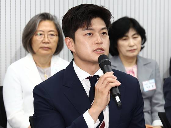 김용태 국민의힘 비상대책위원장이 10일 서울 여의도 중앙당사에서 열린 원외당협위원장 간담회에서 모두 발언을 하고 있다. 뉴스1