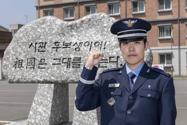독립운동가로 활동한 증조할아버지와 공군 장교였던 아버지의 뒤를 이어 27일 공군 장교로 임관한 강성빈 소위. 공군 제공