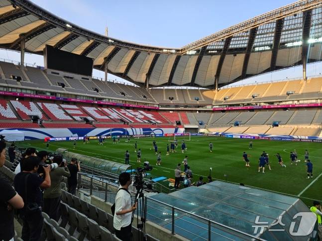 'WE대한' 카드섹션이 준비된 경기장에서 최종훈련에 돌입한 홍명보호. /사진=뉴스1