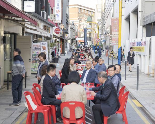 '2025년도 개항누리길 포차거리'는 오는 13일부터 11월 29일까지 신포동 우현로35번길과 개항누리길 광장 일원에서 열린다. <사진=중구 제공>