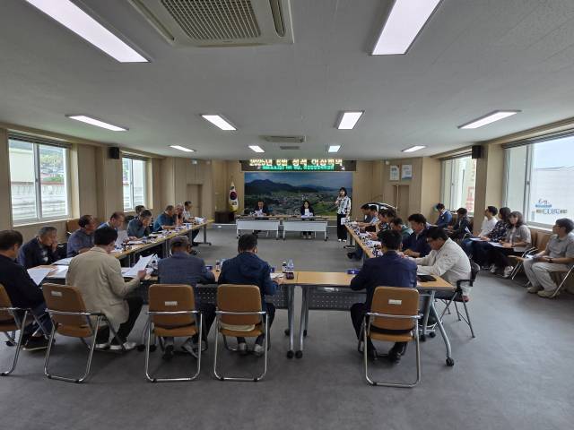 남해군은 최근 이동면 행정복지센터에서 지역 이장단 등이 참석한 가운데 ‘앵강만 수국테마관광지 조성 사업’ 설명회를 진행했다.