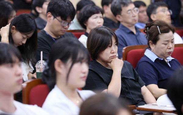 11일 오후 구미시 IT의료융합기술센터에서 열린 2025 경북포럼 '트럼프 2.0 시대, 국제경제질서 변동과 대응전략' 에서 참석자들이 경청하고 있다. 정훈진 기자 jhj131@kyongbuk.com
