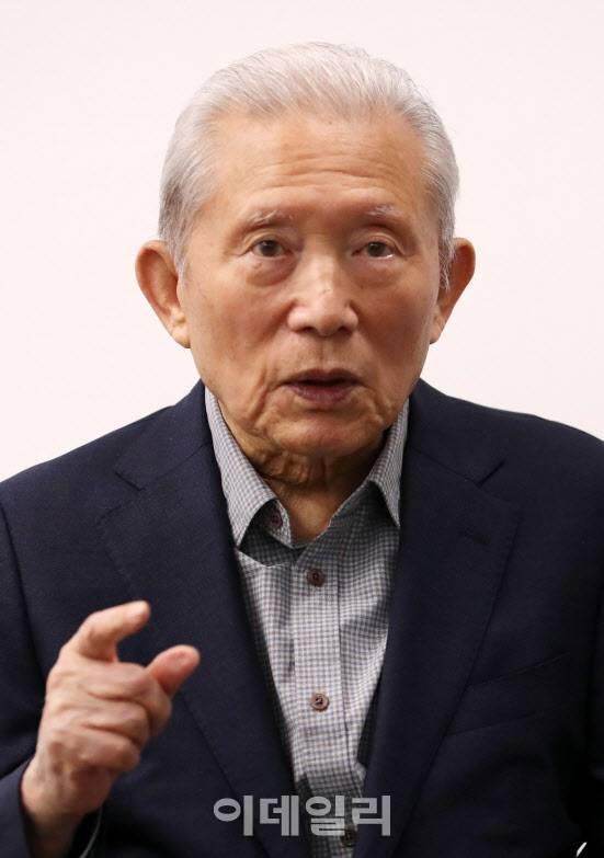 권영직 회장은 인터뷰 내내 ‘품질경영’을 강조했다. 돈이나 백이 아닌 품질과 기술력만이 광진의 길이었다고 말했다. (사진=김태형 기자)