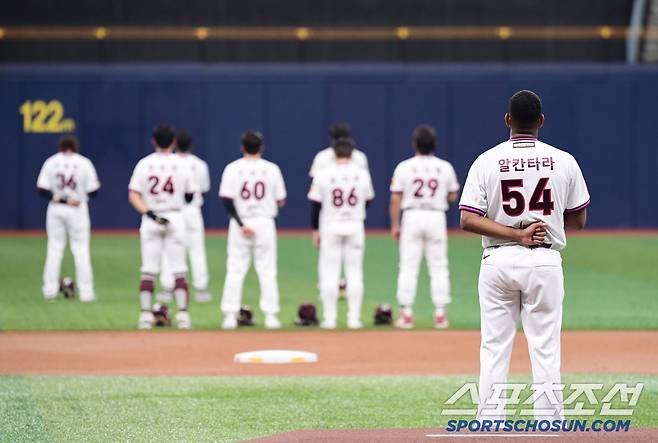 1일 고척돔에서 열린 KBO리그 키움과 두산의 경기. 1회 투구룰 준비하는 키움 선발 알칸타라. 고척=송정헌 기자songs@sportschosun.com/2025.06.01/