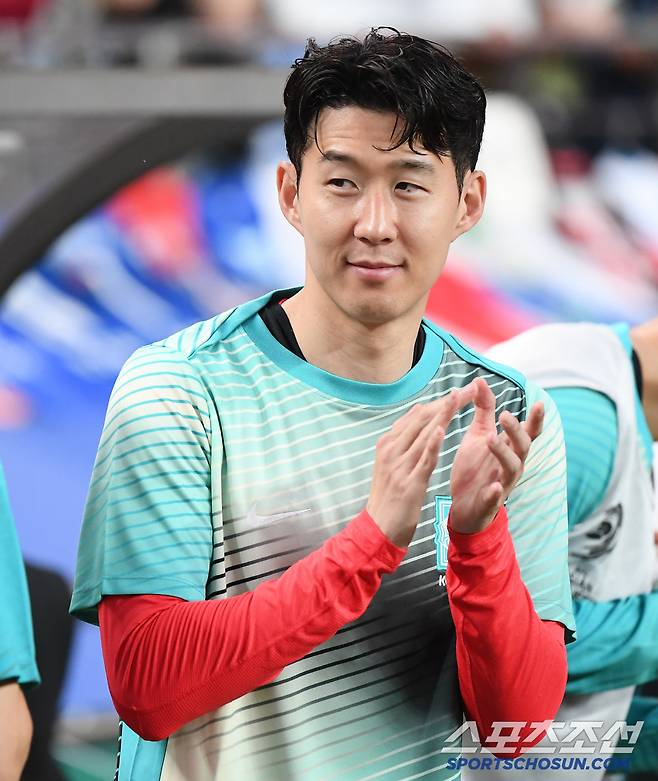 10일 서울월드컵경기장에서 열린 대한민국과 쿠웨이트의 2026년 북중미월드컵 아시아 3차예선 B조 최종전. 손흥민이 벤치에서 동료들을 격려하고 있다. 상암=정재근 기자 cjg@sportschosun.com/2025.6.10/