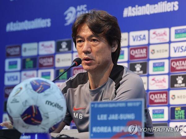 한국 축구의 11회 연속 월드컵 본선행을 이끈 홍명보 감독. ⓒ연합뉴스