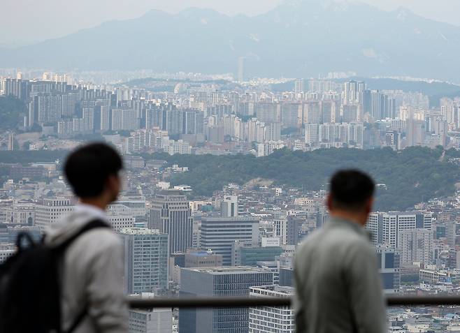 지난 10일 서울 남산에서 바라본 성북구, 노원구 일대 아파트 단지 모습./연합뉴스