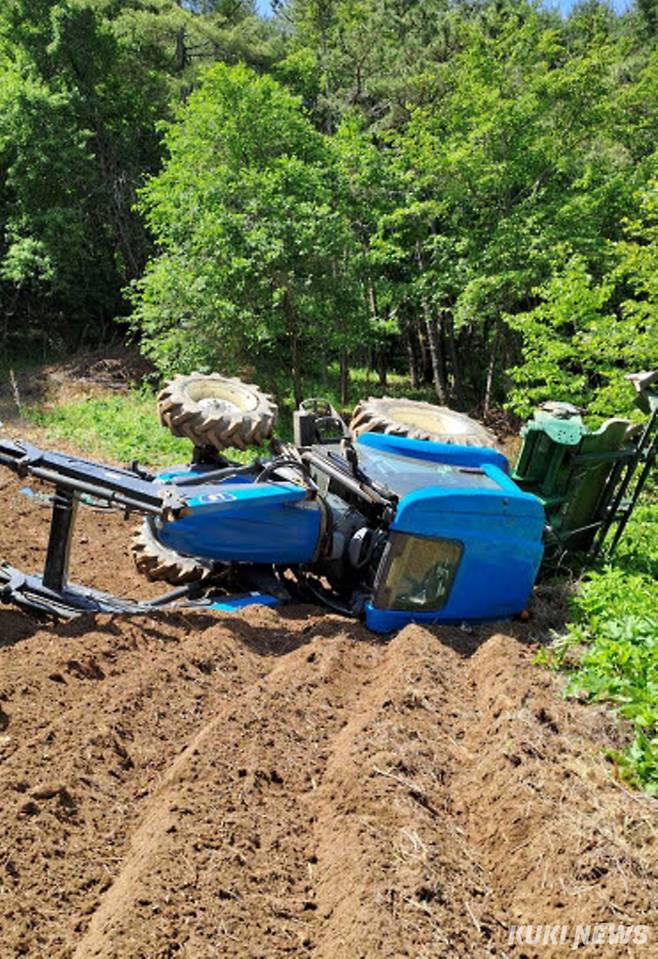평창 트랙터 전도사고(강원특별자치도 소방본부 제공)