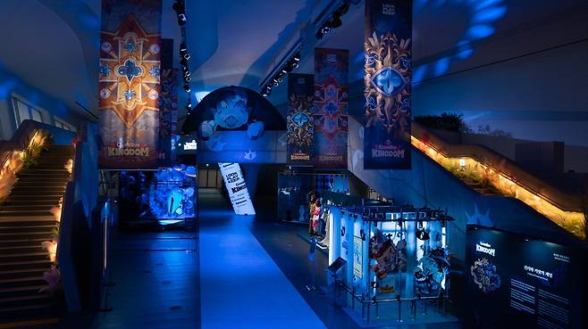 지난 2~3월 서울경제진흥원이 데브시스터즈와 공동주관해 DDP 쇼룸에서 진행한 '쿠키런: 킹덤 4주년 특별전-진리와 거짓의 게임' 전시 모습.