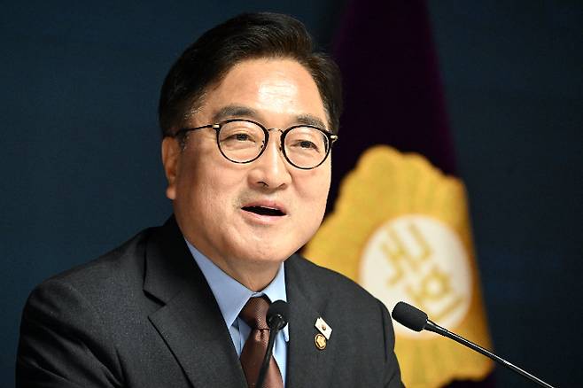 우원식 국회의장이 11일 취임 1주년을 맞아 기자간담회를 열었다. 사진은 이날 오전 서울 여의도 국회 사랑재에서 열린 기자간담회에서 질문에 답하는 우 의장. /사진=뉴시스