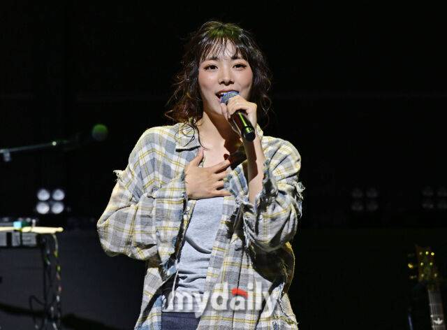 밴드 QWER 멤버 시연 / 마이데일리