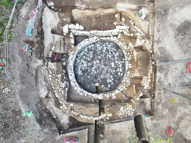 익산 미륵산성 정상부에서 발굴된 백제 사비기 축조 저수조 모습. 익산시 제공