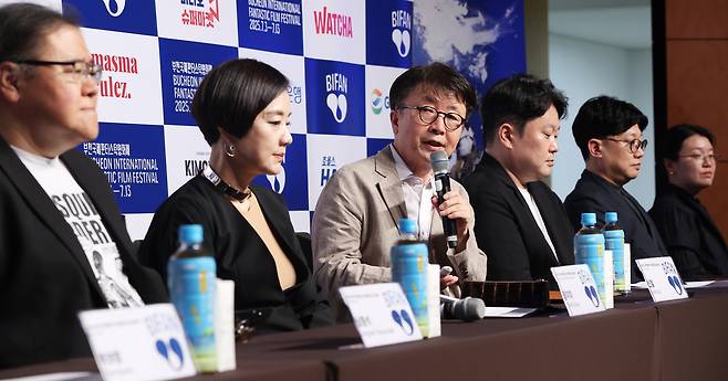 10일 용산구 백범김구기념관에서 열린 ‘제29회 부천국제판타스틱영화제 공식 기자회견’에서 신철 집행위원장이 영화제를 소개하고 있다. 사진제공|연합뉴스