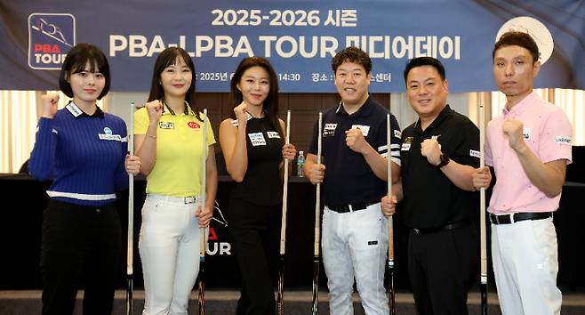 '2025-26시즌 PBA 투어 개막 미디어 데이'에서 서한솔(왼쪽부터), 김상아, 김가영, 강동궁, 조재호, 최원준이 올 시즌 선전을 다짐하고 있다. PBA