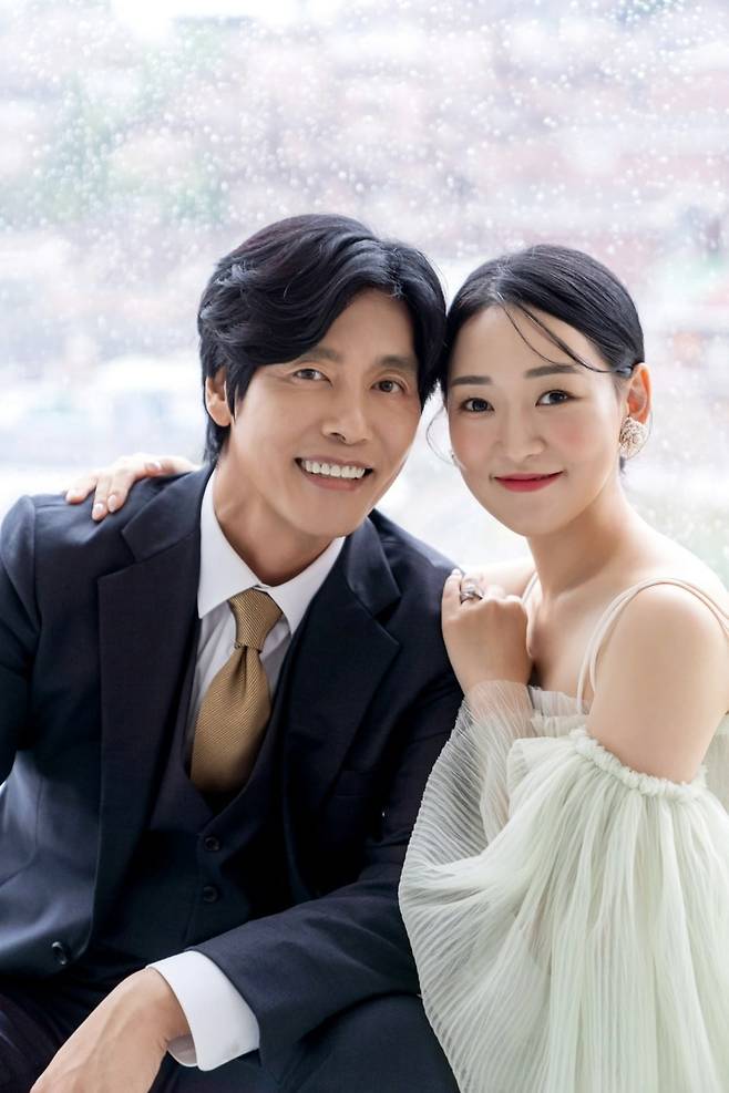 최성국 부부 / 사진제공=매니지먼트 율
