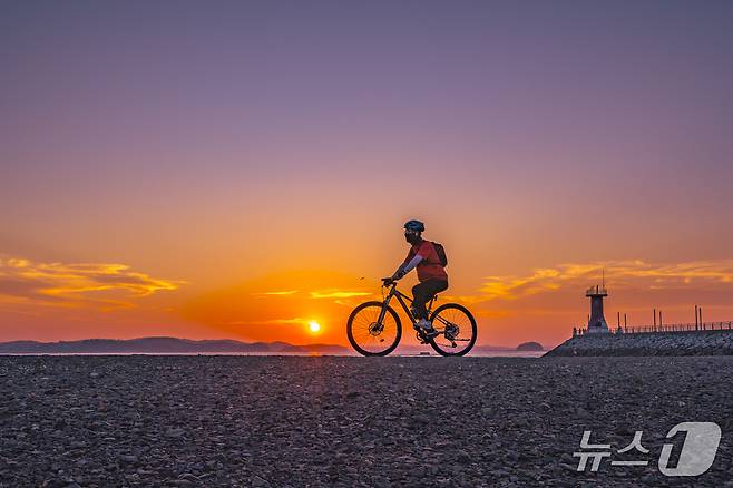 서산 관광사진 공모전 입상작-권순민 '노을속으로'(서산시청 제공. 재판매 및 DB금지)