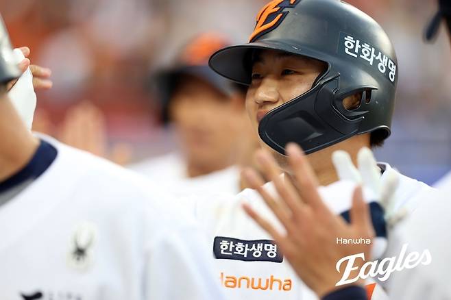 이원석이 활짝 웃고 있다. 사진 | 한화 이글스