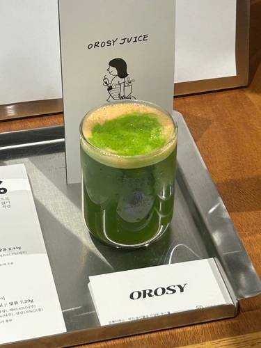 주문 이후 바로 착즙해 신선한 맛과 경험을 제공하는 오롯이 주스.