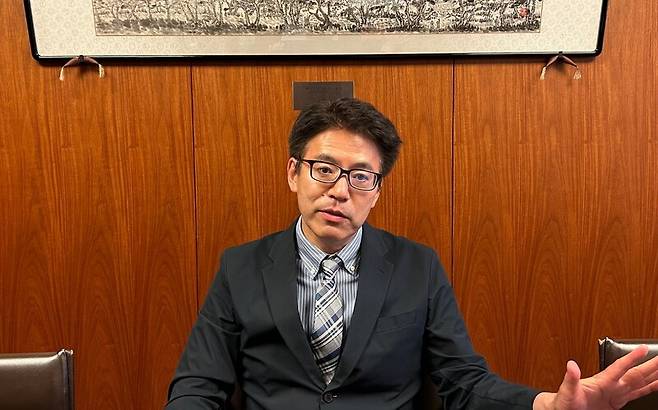 지난 4일 나카토 사치오 리츠메이칸대 교수(국제관계학)가 한겨레와 인터뷰하고 있다.