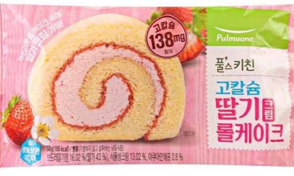 풀무원 ‘고칼슘 딸기 롤케이크’. 식품의약품안전처 제공