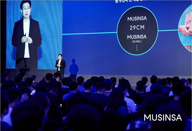 이달 10~11일 진행된 '무신사 글로벌 파트너스 데이' 행사에서 키노트 발표를 진행하고 있는 박준모 대표. /사진=무신사