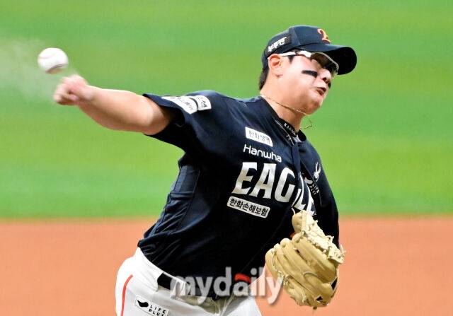 9일 오후 서울 고척동 고척스카이돔에서 진행된 '2025 프로야구 KBO리그' 키움히어로즈와 한화 이글스의 경기. 한화 김서현이 역투하고 있다./마이데일리