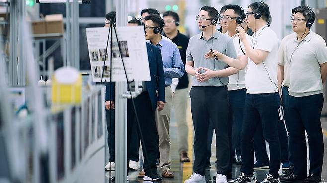 LG전자 테네시 공장 둘러보는 구광모 회장