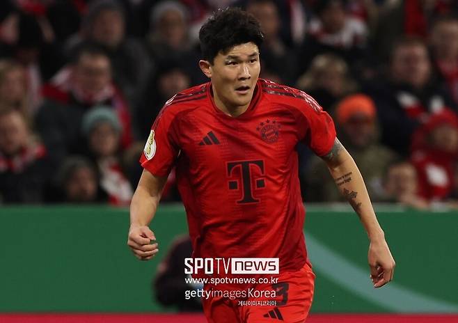 ▲ 토트넘 홋스퍼가 김민재 영입을 희망한다는 소식이다. 성사된다면 손흥민과 김민재가 함께 토트넘에서 잉글랜드 프리미어리그와 유럽축구연맹 챔피언스리그를 누비며 공격과 수비를 책임지는 모습을 볼 수도 있다.