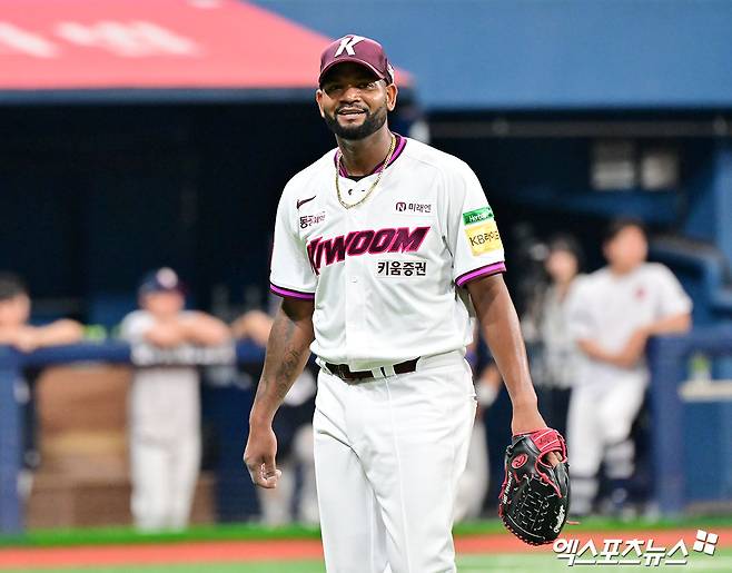 키움 히어로즈 외국인 투수 라울 알칸타라가 13일 서울 잠실야구장에서 2025 신한 SOL Bank KBO리그 두산과 팀 간 9차전에 선발투수로 나선다. 사진 엑스포츠뉴스 DB