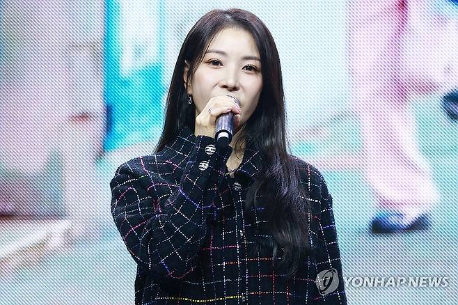 NCT 위시 소개하는 보아 (서울=연합뉴스) 진연수 기자 = NCT 위시 프로듀서 가수 보아가 4일 오후 서울 용산구 블루스퀘어에서 열린 SM엔터테인먼트 신인 보이그룹 NCT 위시 데뷔 쇼케이스에서 인사말을 하고 있다. 2024.3.4 jin90@yna.co.kr