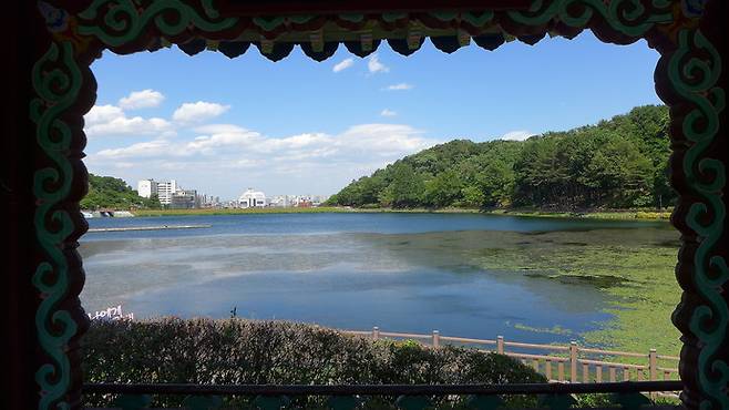 설봉정에서 본 설봉호수. 박찬희