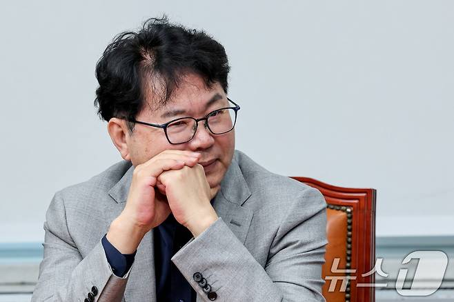 이한주 민주연구원장이 5일 오전 서울 여의도 국회에서 열린 더불어민주당 최고위원회의에 참석하고 있다. 2025.6.5/뉴스1 ⓒ News1 안은나 기자