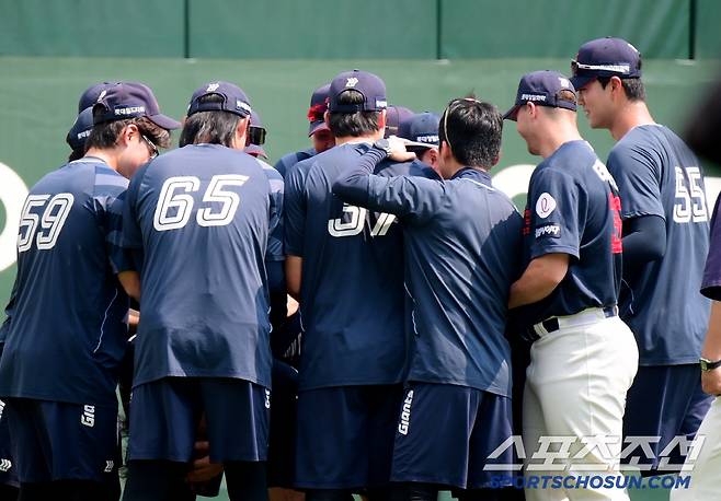 멀리서도 한 눈에 보이는 윤성빈(오른쪽)