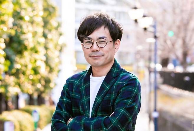 ‘우리는 왜 선물을 줄 때 기쁨을 느끼는가’라는 책으로 일본 사회에 증여 열풍을 일으킨 일본의 언어 철학자 지카우치 유타.