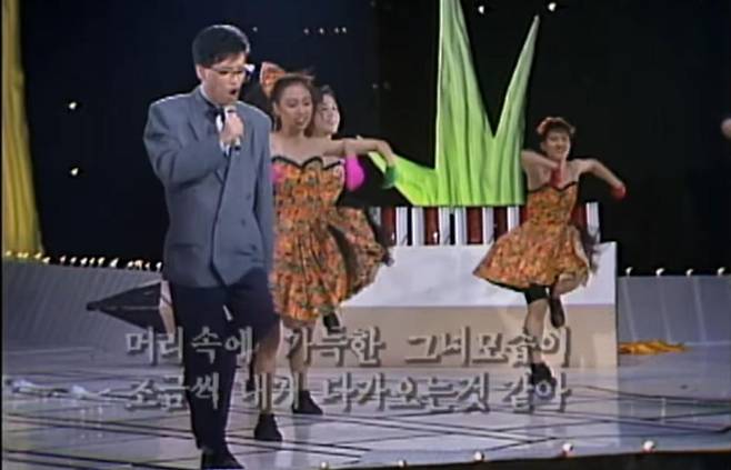 ‘그녀를 만나는 곳 100m 전’을 부르며 신들린 듯(?) 피노키오 춤을 추는 이상우. KBS 유튜브 캡처