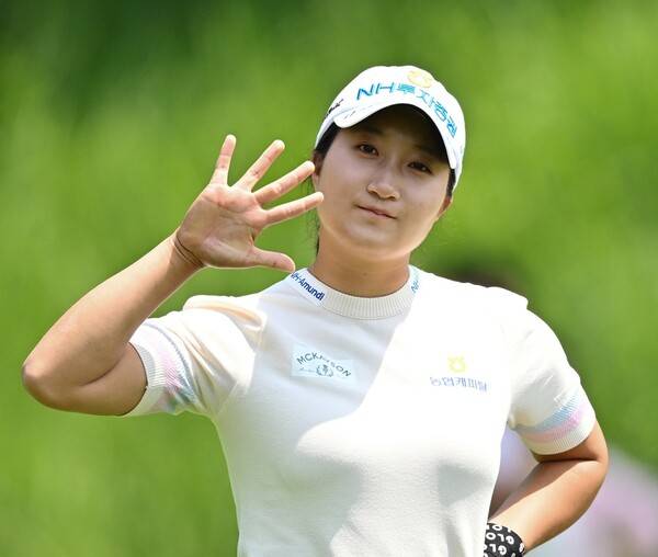 대한골프협회가 주관하는 2025년 한국여자프로골프(KLPGA) 투어 메이저 대회 DB그룹 제39회 한국여자오픈골프선수권대회 우승 경쟁에 뛰어든 루키 김시현 프로. 사진제공=KLPGA