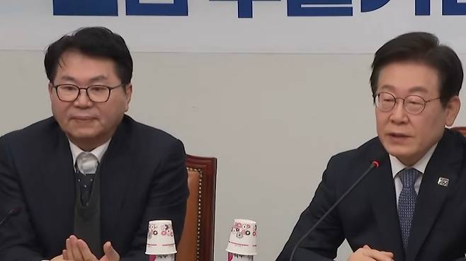 이재명 대통령과 이한주(오른쪽) 국정기획위원장. (SBS 캡처)