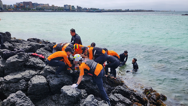 함덕해수욕장에서 물놀이 하던 중학생 구조 현장