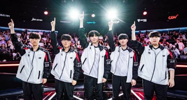 MSI 선발전에서 디플러스 기아와 농심 레드포스를 연달아 잡아낸 KT 롤스터 선수단 (LCK 제공)