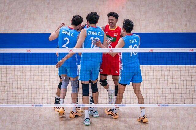 네덜란드와의 VNL 1주차 경기를 치른 중국 대표팀./FIVB