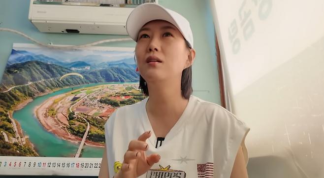 가수 장윤정이 가까운 동료들을 잇달아 떠나보내며 깊은 슬픔에 빠졌던 사연을 전했다. 유튜브 채널 ‘도장TV’ 캡처