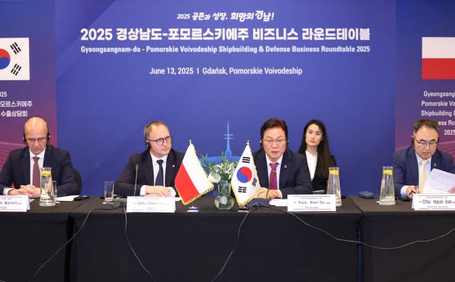 지난 13일 폴란드서 열린 ‘경남-포모르스키에주 조선·방산 비즈니스 교류회’에서 박완수 도지사가 인사말을 하고 있다./경남도/