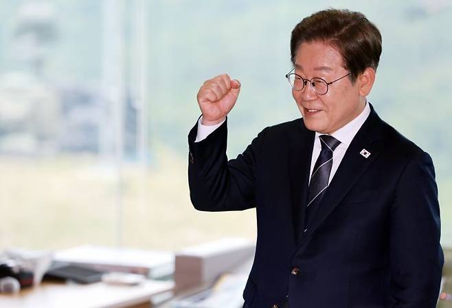 이재명 대통령이 지난 13일 경기도 연천군 25사단 비룡전망대를 방문해 격려사를 하고 있다. ⓒ뉴시스