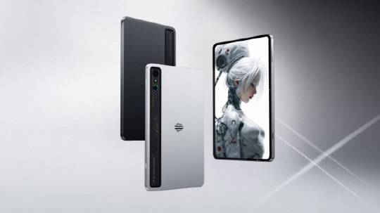 중국 레드매직의 '테블릿3 프로' 모습. 이 제품은 레드매직 태블릿 시리즈 중 처음으로 OLED 디스플레이가 적용되는 것이 특징이다. 레드매직 제공.