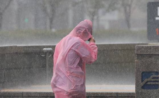 14일 부산에선 122년만에 6월 중 가장 강한 비가 내렸다. 사진은 기사와 무관한 자료사진. 중앙포토