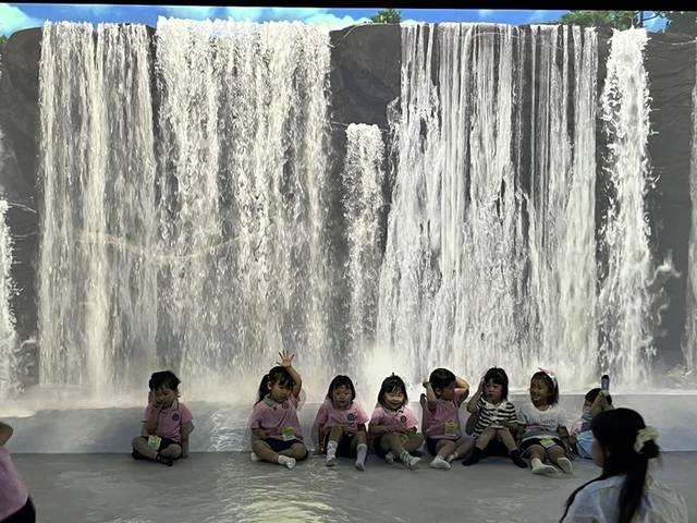 ▲ 동해시 꿈빛마루도서관 1층에 조성된 실감 콘텐츠가 호응을 얻고 있다.