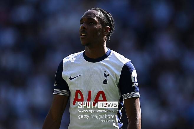 ▲ 6개월이 아닌 6년을 본 영입이라고 못 박았다. 포스테코글루 감독은 "텔은 계속해서 토트넘 선수일 것이다. 분명히 6개월 내로 토트넘에서 뛸 자격을 증명할 것"이라며 "나는 텔을 고작 6개월 쓰려고 데려온 게 아니다"라고 말했다. 자신이 토트넘을 이끄는 동안 텔을 중용할 뜻을 확실하게 보여준 셈이다.